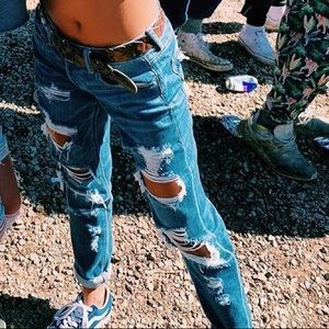 🔥AE American Eagle Ripped MOM Jeans